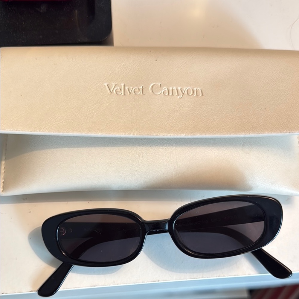 Black Sunglasses velvet canyon